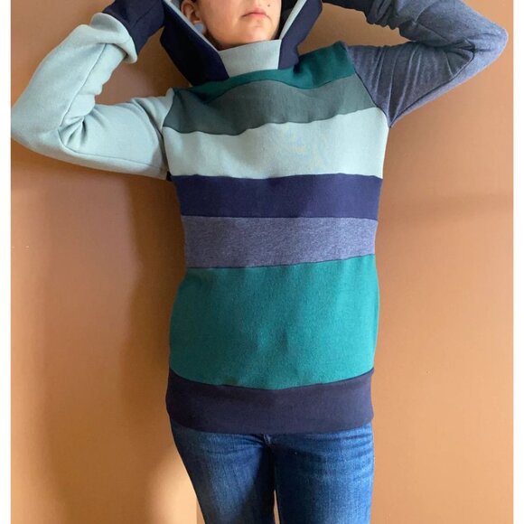 Ocean Oasis Hoodie Upcycled with Pockets Sweatshirt One-Of-A-Kind MungoCrafts - Picture 4 of 6